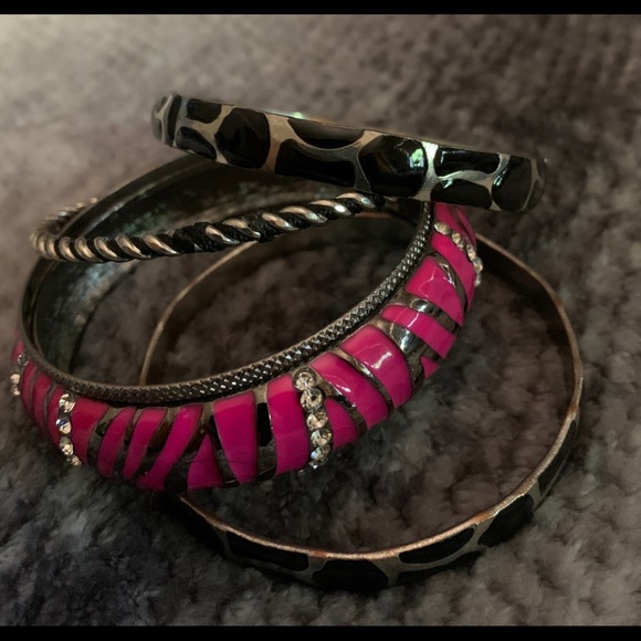 Bundle of 5 Buckle bracelets - Picture 1 of 11